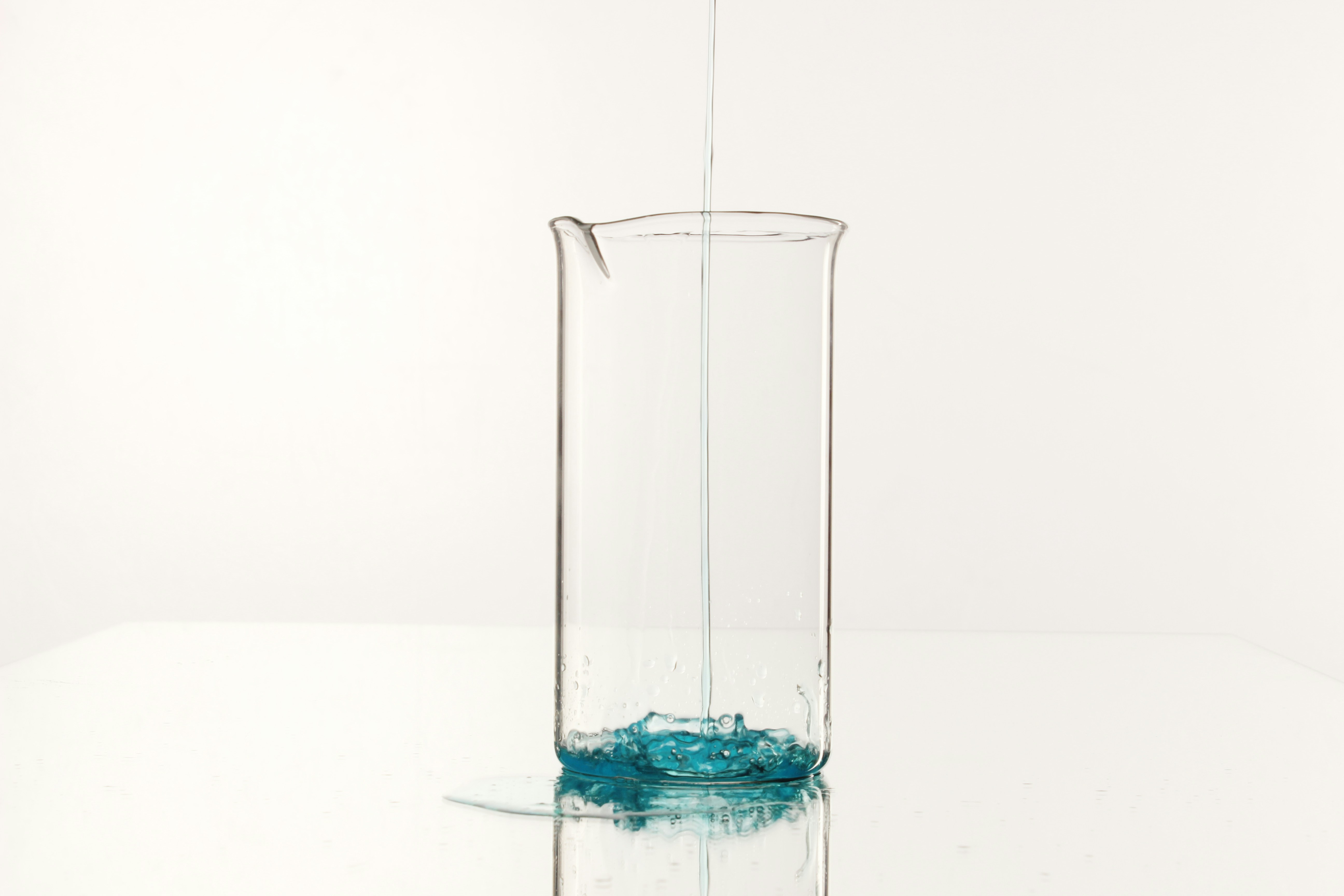 Becher con goccia blu